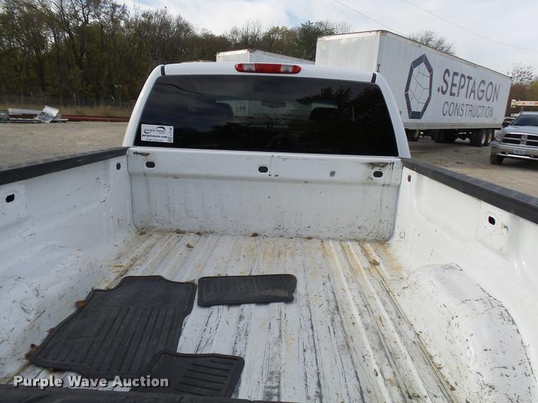 image for item L7138 2007 GMC Sierra 1500 SLE Ext. Cab pickup truck