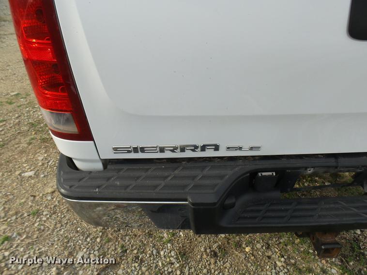 image for item L7138 2007 GMC Sierra 1500 SLE Ext. Cab pickup truck