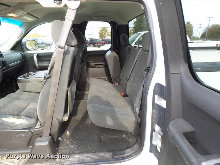 image for item L7138 2007 GMC Sierra 1500 SLE Ext. Cab pickup truck