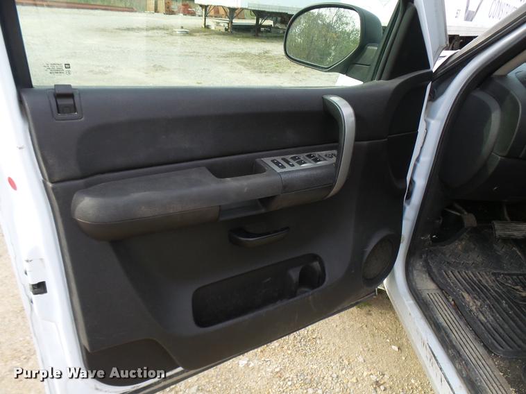 image for item L7138 2007 GMC Sierra 1500 SLE Ext. Cab pickup truck