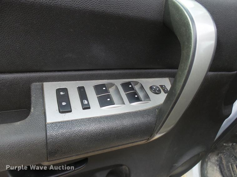 image for item L7138 2007 GMC Sierra 1500 SLE Ext. Cab pickup truck