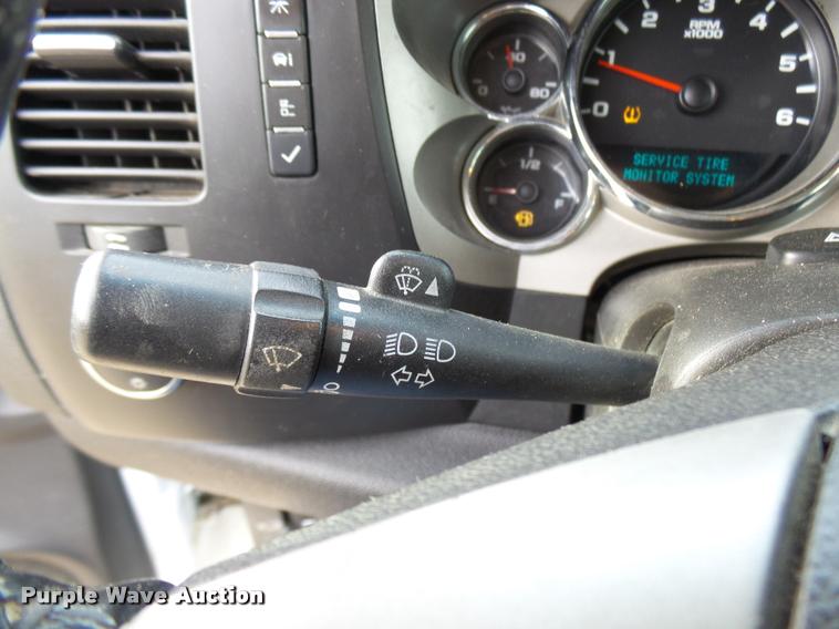 image for item L7138 2007 GMC Sierra 1500 SLE Ext. Cab pickup truck