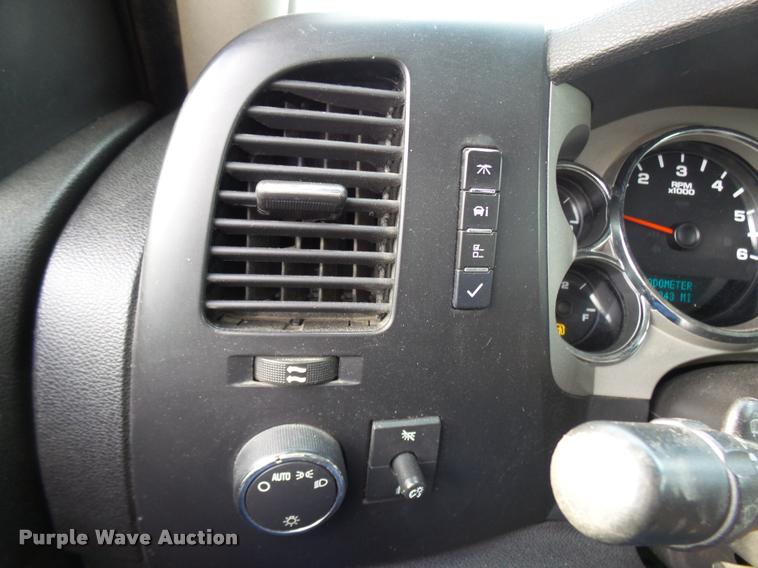 image for item L7138 2007 GMC Sierra 1500 SLE Ext. Cab pickup truck