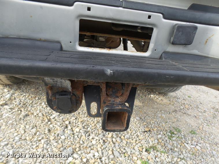 image for item L7141 2004 Chevrolet Silverado 2500HD pickup truck