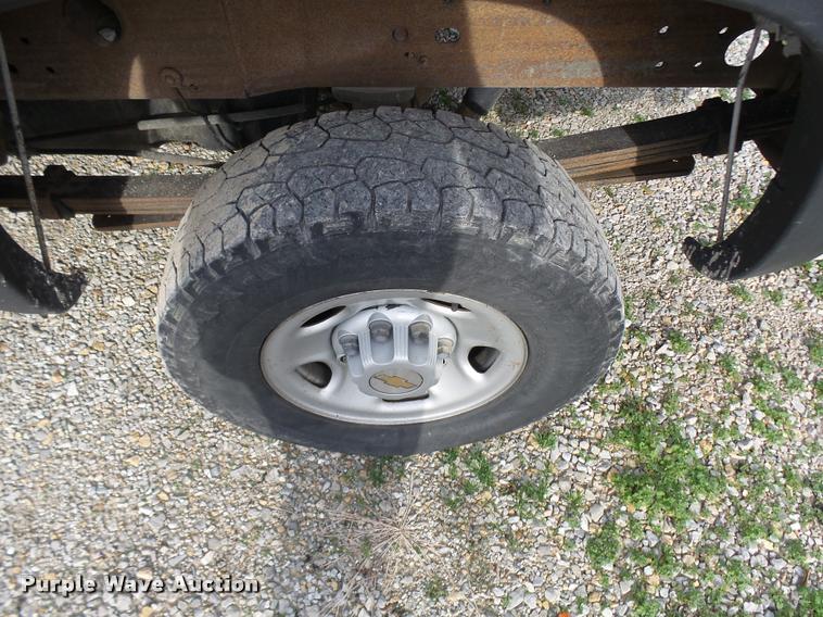 image for item L7145 2005 Chevrolet Silverado 2500HD pickup truck