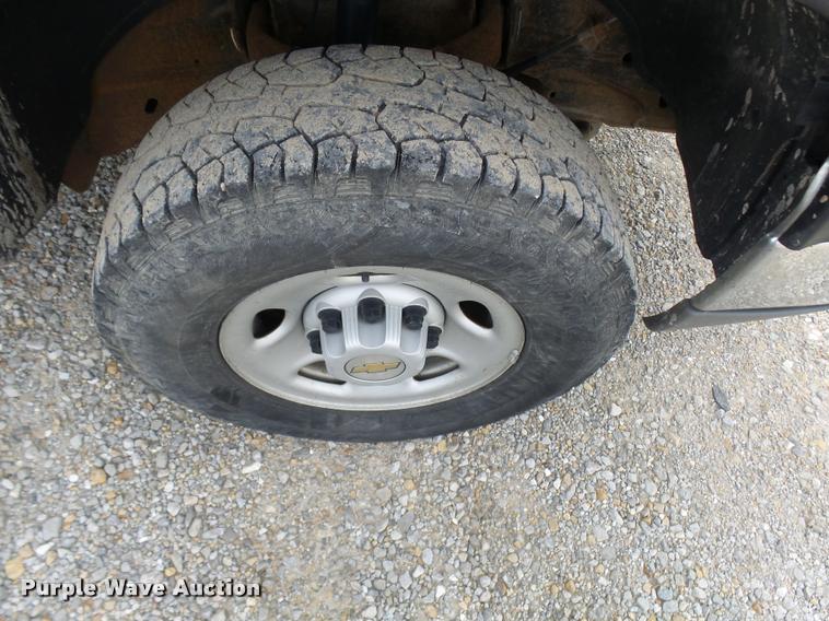 image for item L7145 2005 Chevrolet Silverado 2500HD pickup truck