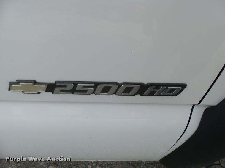 image for item L7145 2005 Chevrolet Silverado 2500HD pickup truck