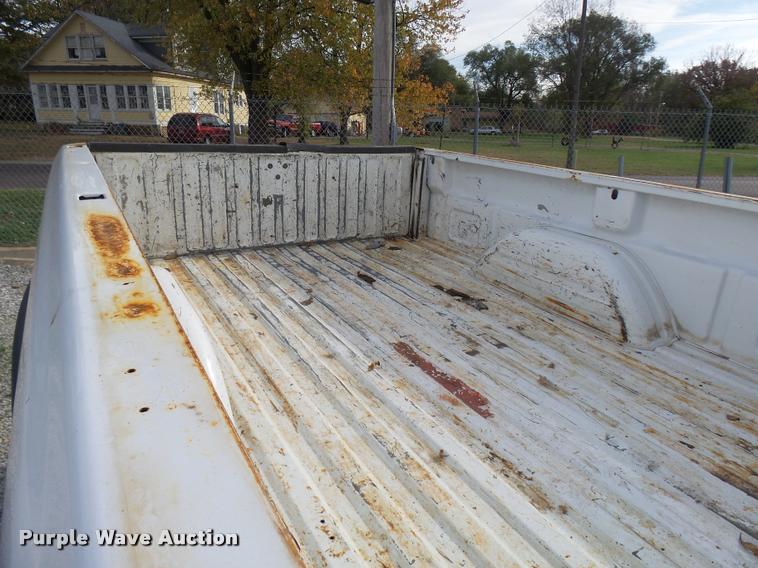 image for item L7145 2005 Chevrolet Silverado 2500HD pickup truck