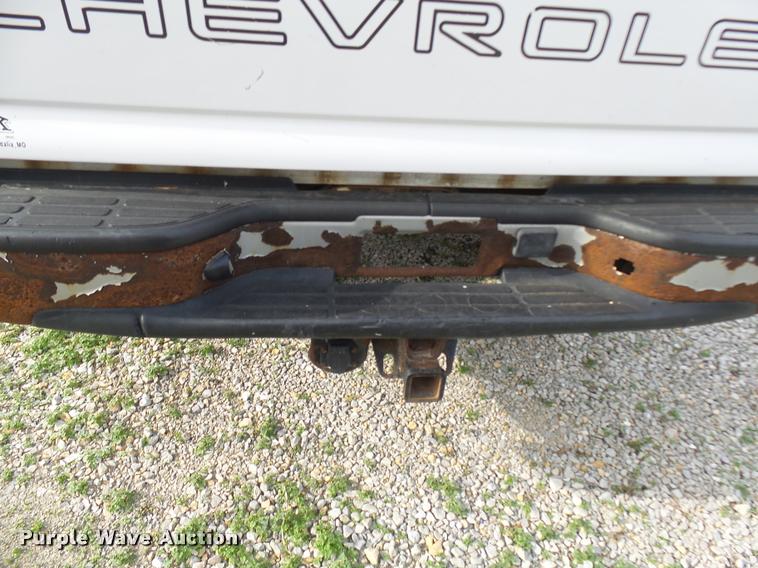 image for item L7145 2005 Chevrolet Silverado 2500HD pickup truck