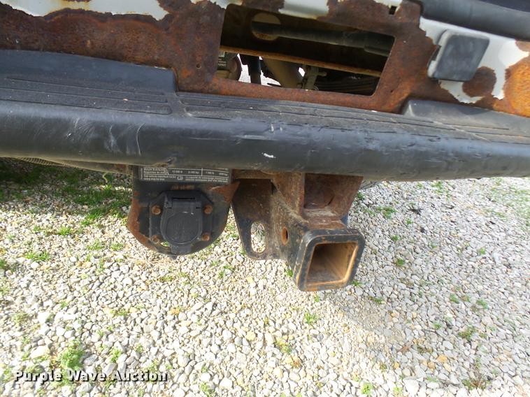 image for item L7145 2005 Chevrolet Silverado 2500HD pickup truck