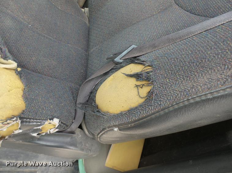 image for item L7145 2005 Chevrolet Silverado 2500HD pickup truck