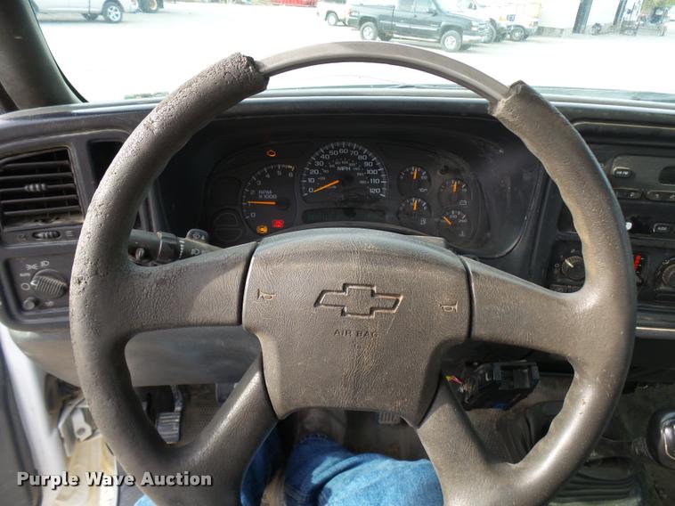 image for item L7145 2005 Chevrolet Silverado 2500HD pickup truck