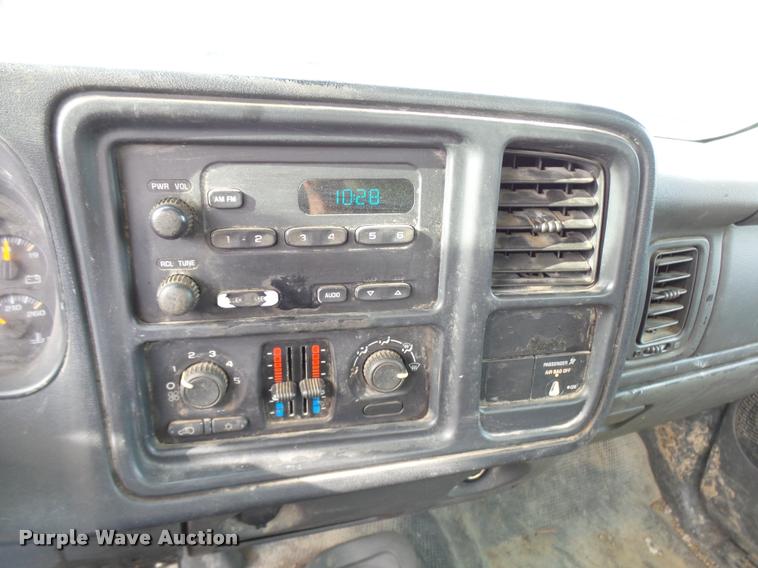 image for item L7145 2005 Chevrolet Silverado 2500HD pickup truck