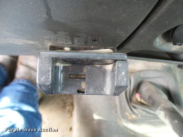 image for item L7145 2005 Chevrolet Silverado 2500HD pickup truck