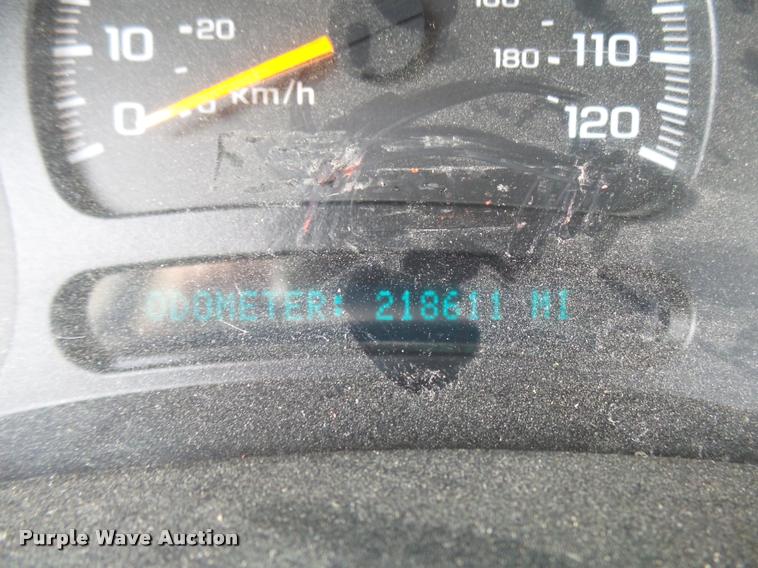 image for item L7145 2005 Chevrolet Silverado 2500HD pickup truck