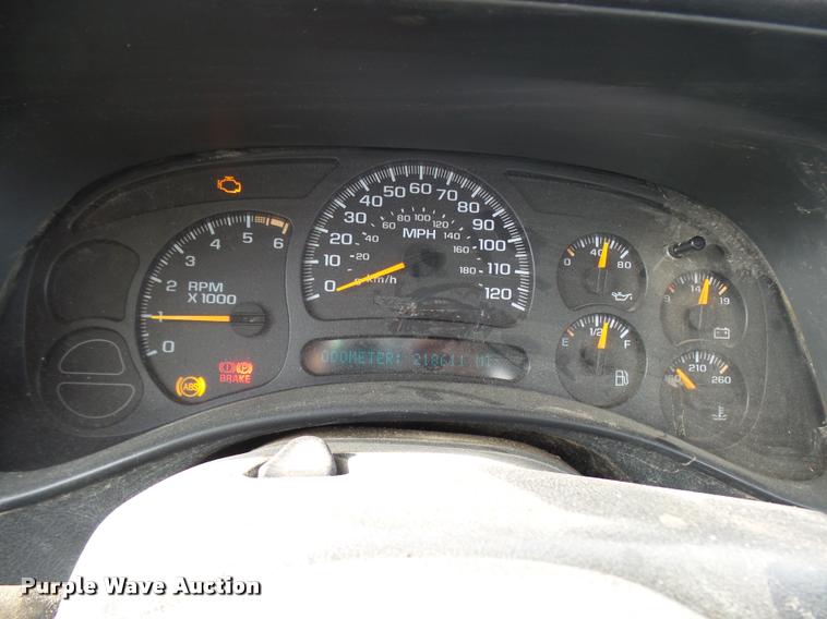 image for item L7145 2005 Chevrolet Silverado 2500HD pickup truck