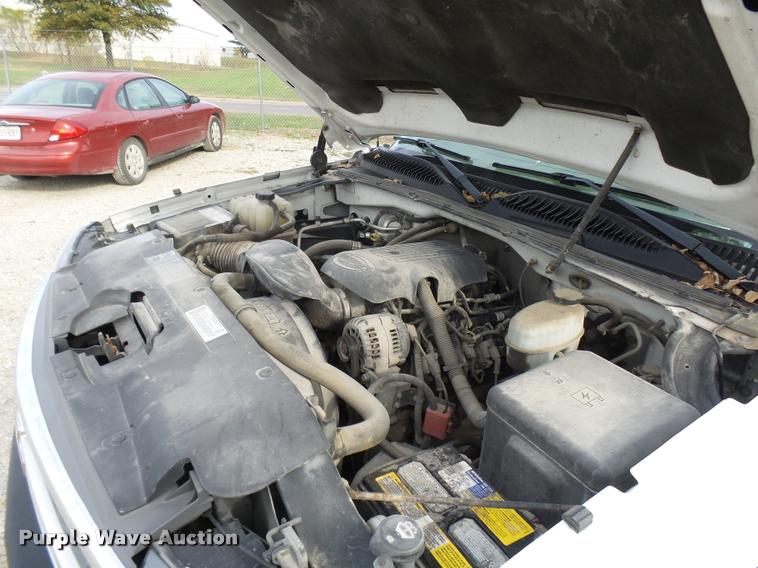 image for item L7145 2005 Chevrolet Silverado 2500HD pickup truck