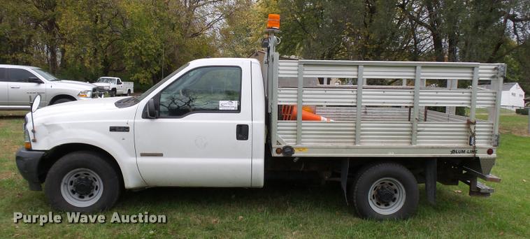 image for item L7146 2004 Ford F250 Super Duty flatbed pickup truck