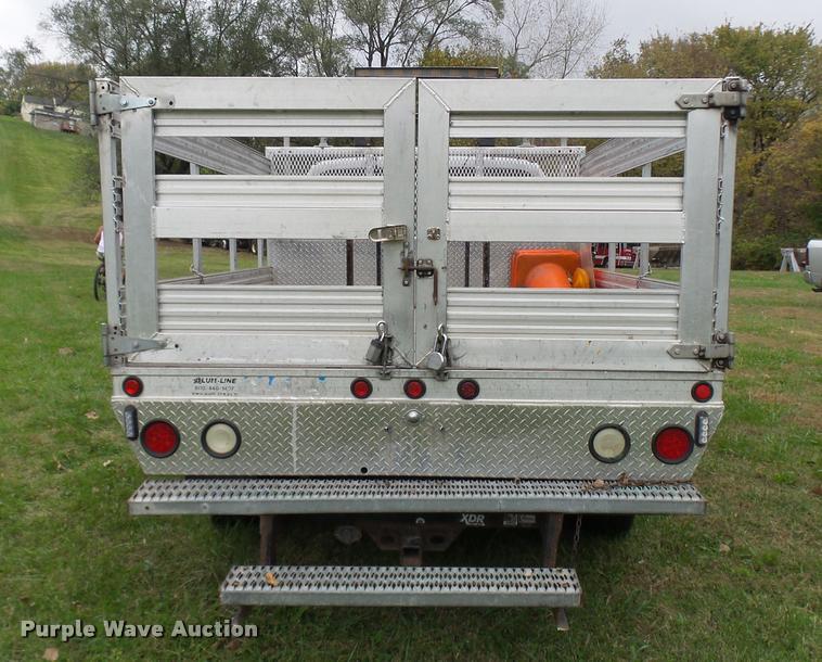 image for item L7146 2004 Ford F250 Super Duty flatbed pickup truck