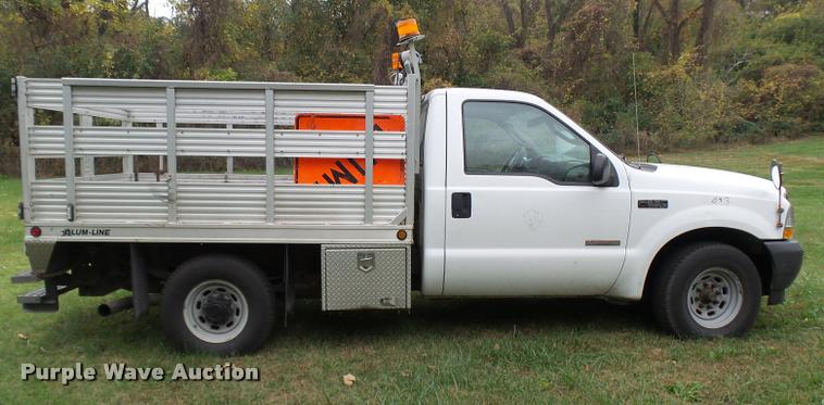 image for item L7146 2004 Ford F250 Super Duty flatbed pickup truck