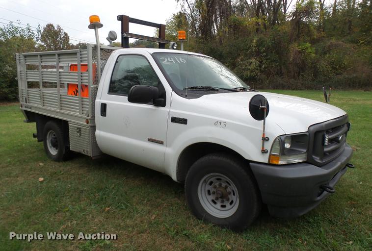 image for item L7146 2004 Ford F250 Super Duty flatbed pickup truck