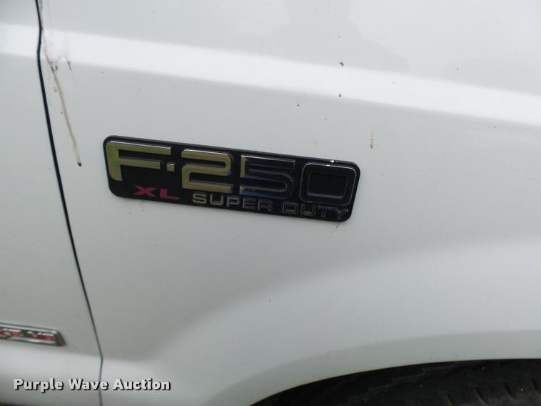 image for item L7146 2004 Ford F250 Super Duty flatbed pickup truck