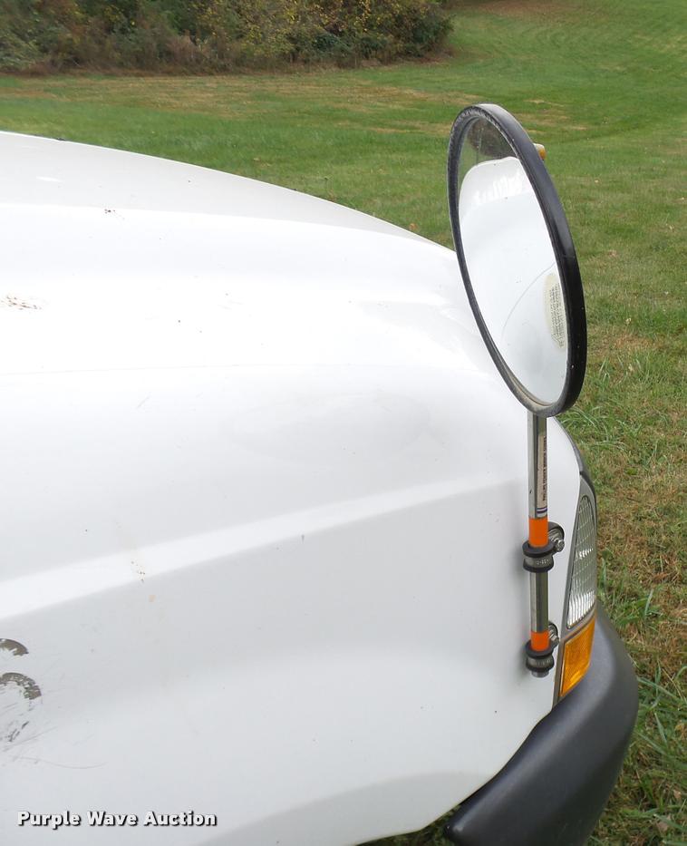 image for item L7146 2004 Ford F250 Super Duty flatbed pickup truck