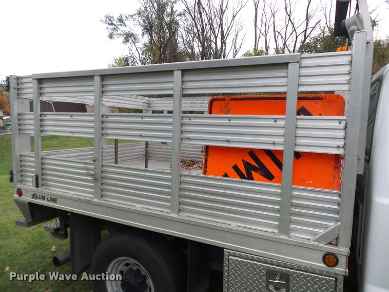 image for item L7146 2004 Ford F250 Super Duty flatbed pickup truck