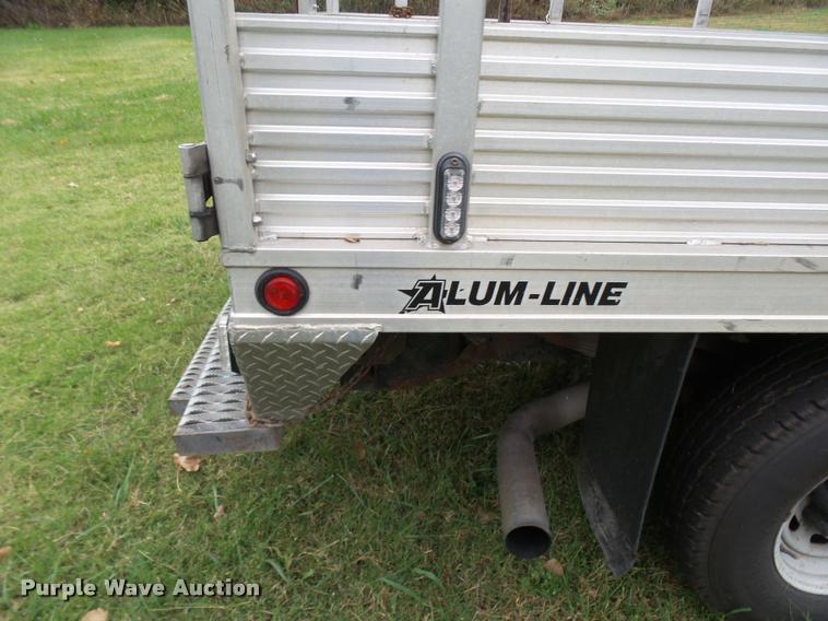 image for item L7146 2004 Ford F250 Super Duty flatbed pickup truck