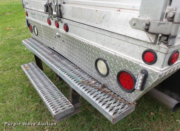 image for item L7146 2004 Ford F250 Super Duty flatbed pickup truck