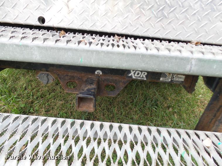 image for item L7146 2004 Ford F250 Super Duty flatbed pickup truck