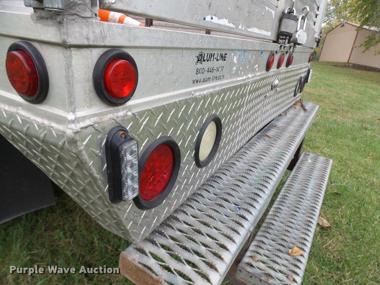 image for item L7146 2004 Ford F250 Super Duty flatbed pickup truck