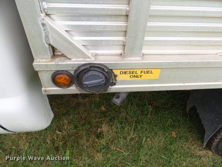 image for item L7146 2004 Ford F250 Super Duty flatbed pickup truck