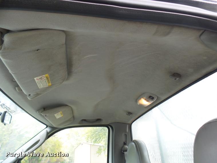 image for item L7146 2004 Ford F250 Super Duty flatbed pickup truck