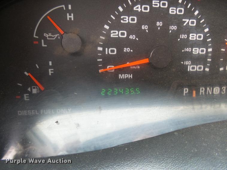 image for item L7146 2004 Ford F250 Super Duty flatbed pickup truck