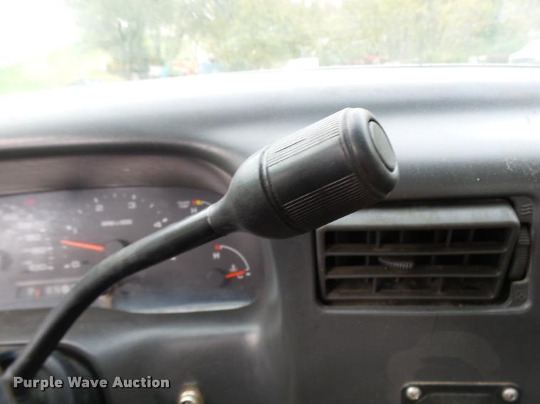 image for item L7146 2004 Ford F250 Super Duty flatbed pickup truck