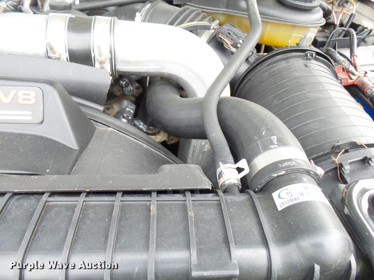 image for item L7146 2004 Ford F250 Super Duty flatbed pickup truck