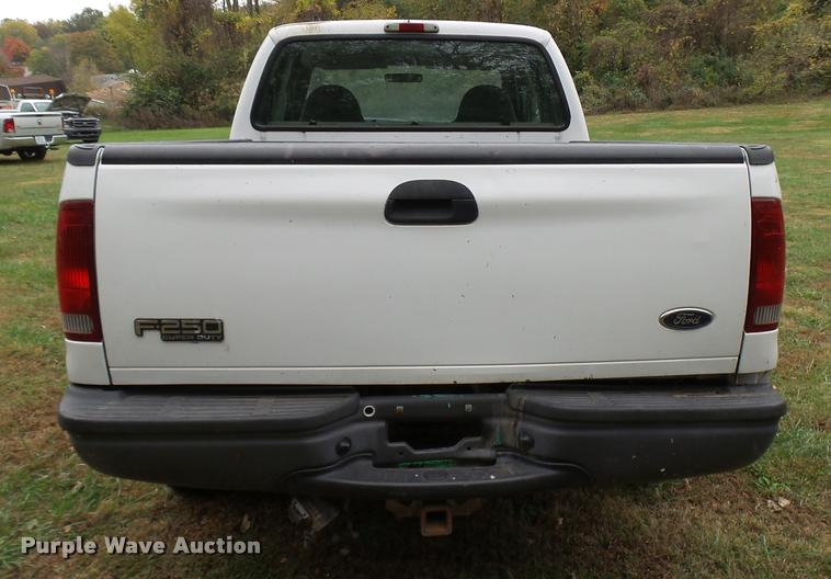 image for item L7148 2002 Ford F250 Super Duty SuperCab pickup truck