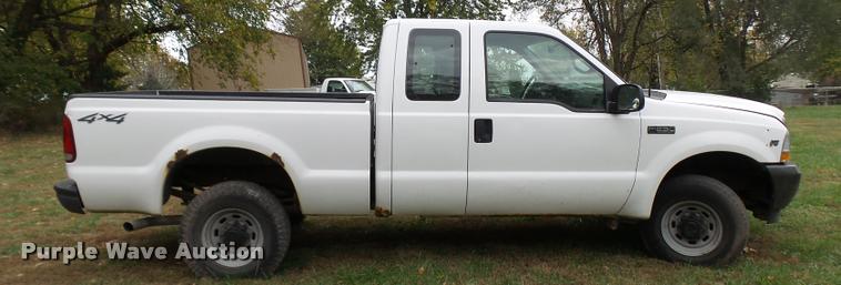 image for item L7148 2002 Ford F250 Super Duty SuperCab pickup truck