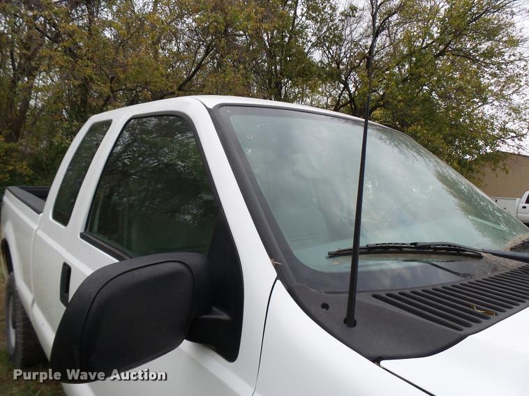 image for item L7148 2002 Ford F250 Super Duty SuperCab pickup truck