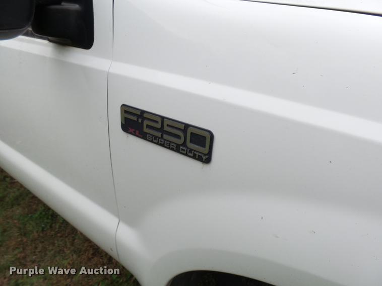 image for item L7148 2002 Ford F250 Super Duty SuperCab pickup truck