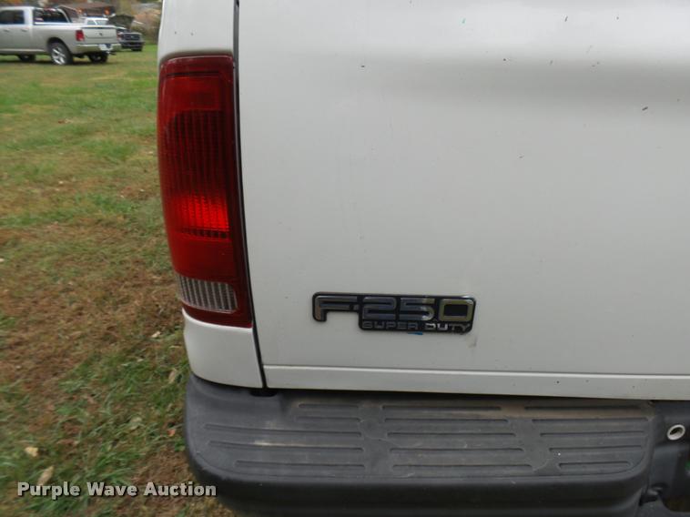 image for item L7148 2002 Ford F250 Super Duty SuperCab pickup truck