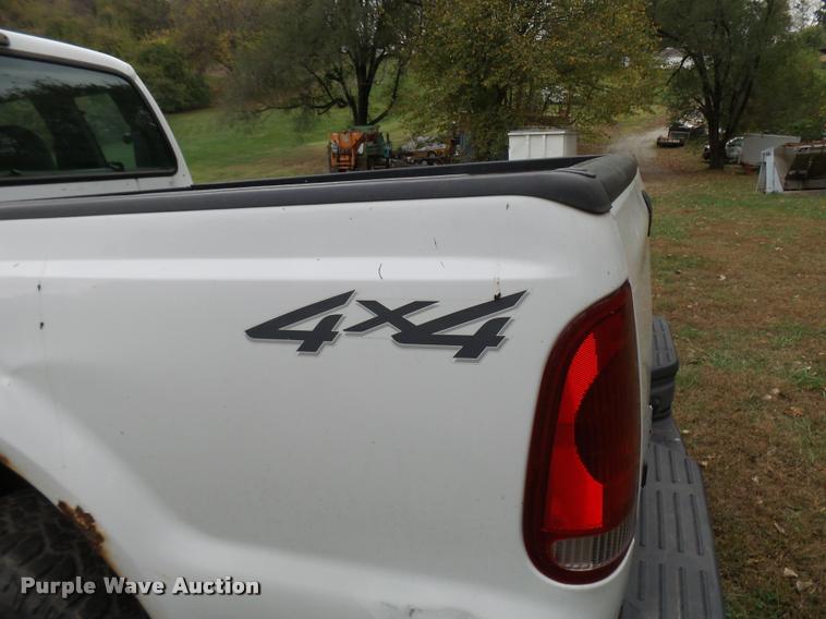 image for item L7148 2002 Ford F250 Super Duty SuperCab pickup truck