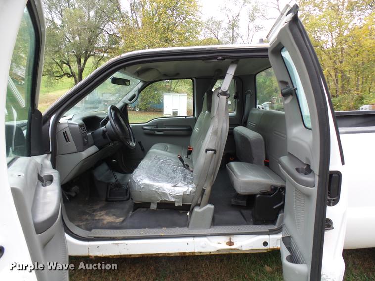 image for item L7148 2002 Ford F250 Super Duty SuperCab pickup truck