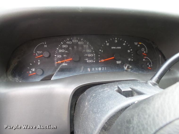 image for item L7148 2002 Ford F250 Super Duty SuperCab pickup truck