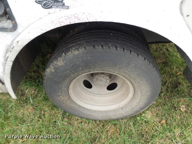 image for item L7149 2000 Ford F350 Super Duty XL utility truck