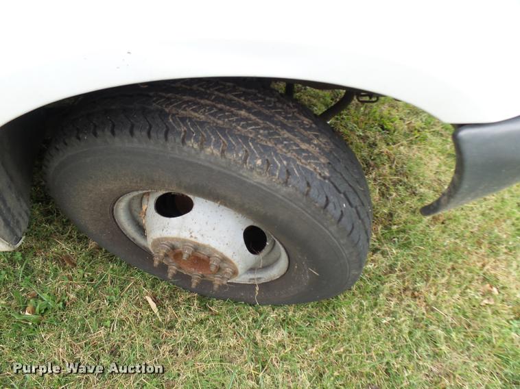 image for item L7149 2000 Ford F350 Super Duty XL utility truck