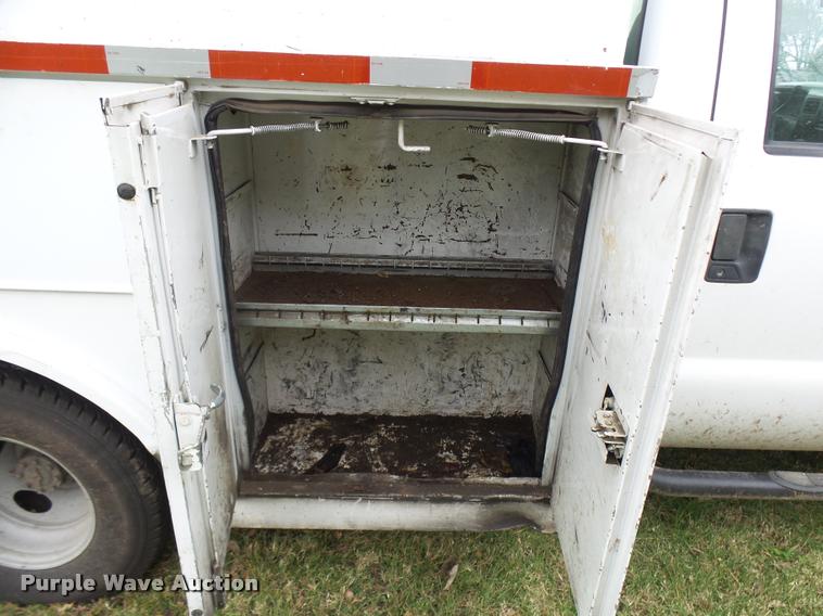 image for item L7149 2000 Ford F350 Super Duty XL utility truck