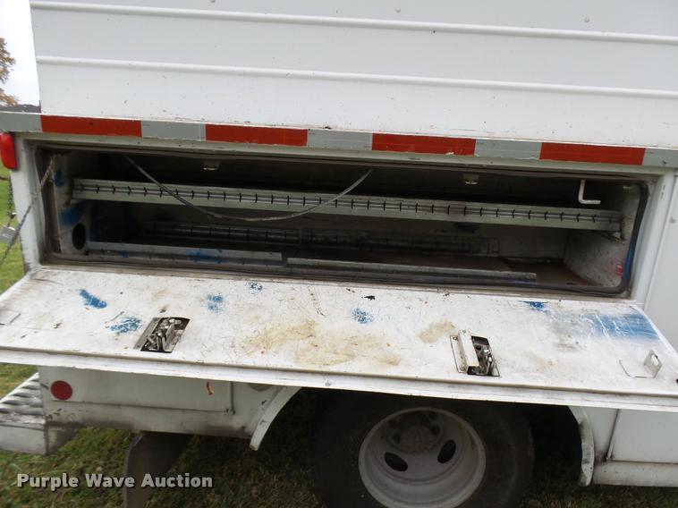 image for item L7149 2000 Ford F350 Super Duty XL utility truck