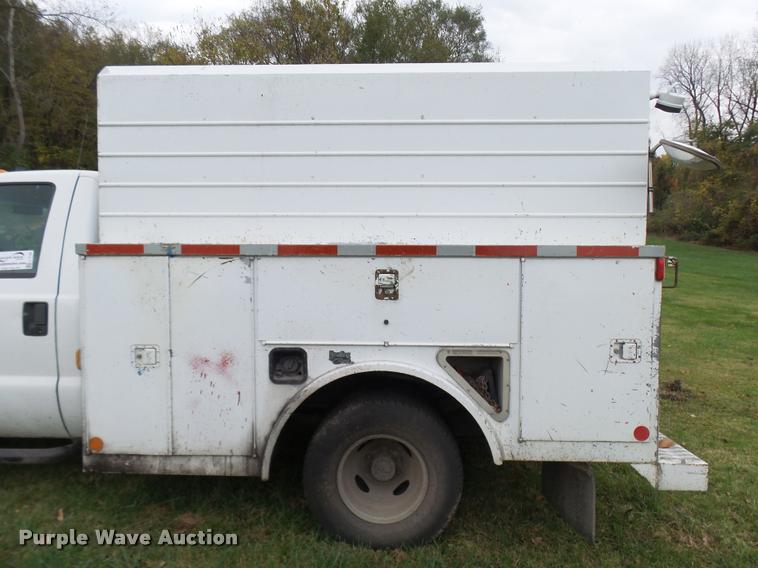 image for item L7149 2000 Ford F350 Super Duty XL utility truck